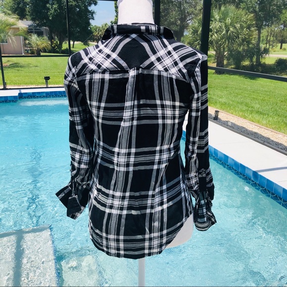 ⭐️Flannel button down⭐️ - Picture 4 of 6